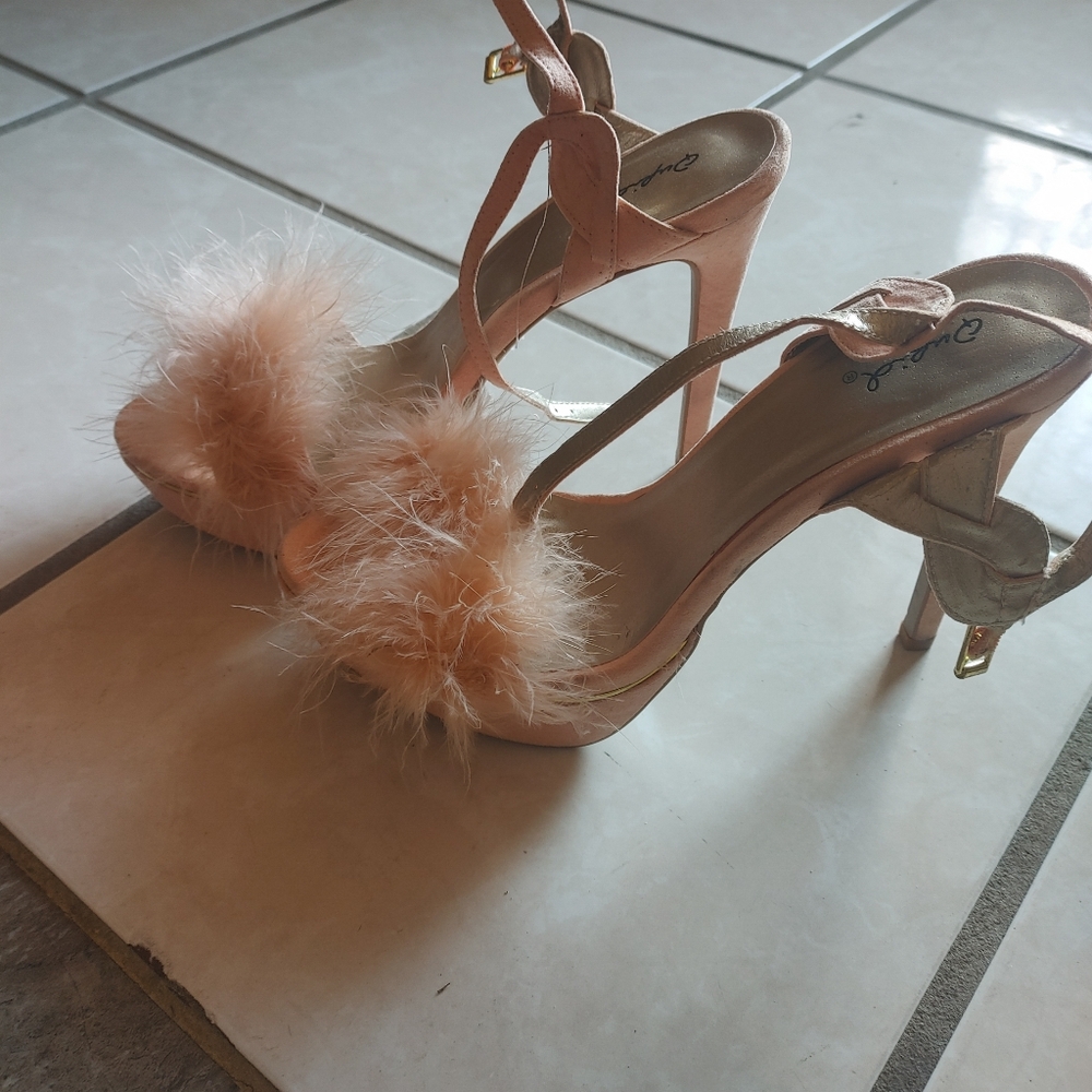Shoes - Picture 4 of 6